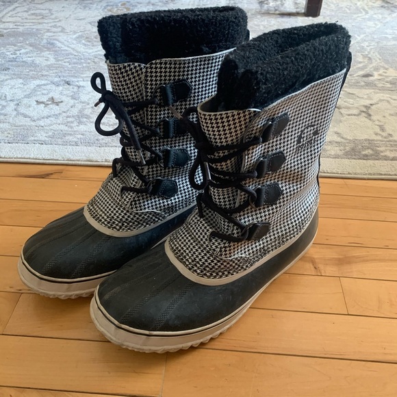 Sorel Boots - Picture 2 of 4